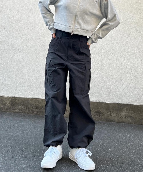 HALEY PESCA（ヘーリーペスカ）の「HALEY PESCA/ルーズシルエット ハイウエストパラシュートパンツ（カーゴパンツ・レディース・アイボリー/ブラック/カーキ・MEDIUM）」の12枚目の写真