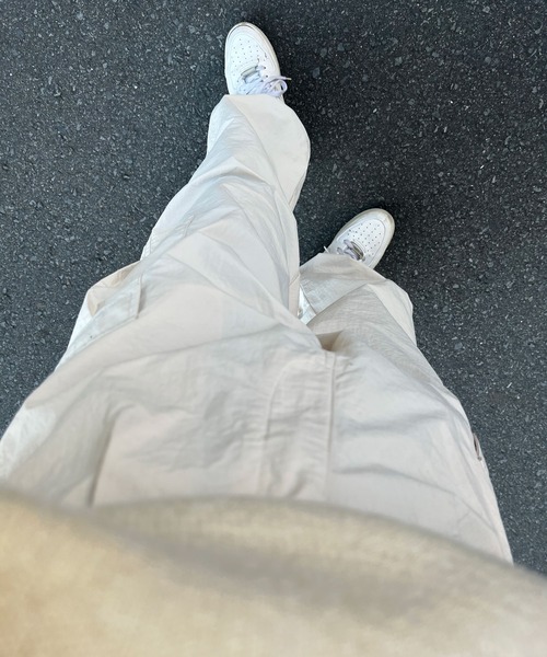 HALEY PESCA（ヘーリーペスカ）の「HALEY PESCA/ルーズシルエット ハイウエストパラシュートパンツ（カーゴパンツ・レディース・アイボリー/ブラック/カーキ・MEDIUM）」の8枚目の写真