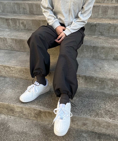 HALEY PESCA（ヘーリーペスカ）の「HALEY PESCA/ルーズシルエット ハイウエストパラシュートパンツ（カーゴパンツ・レディース・アイボリー/ブラック/カーキ・MEDIUM）」の10枚目の写真