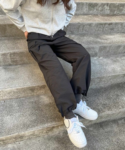 HALEY PESCA（ヘーリーペスカ）の「HALEY PESCA/ルーズシルエット ハイウエストパラシュートパンツ（カーゴパンツ・レディース・アイボリー/ブラック/カーキ・MEDIUM）」の11枚目の写真