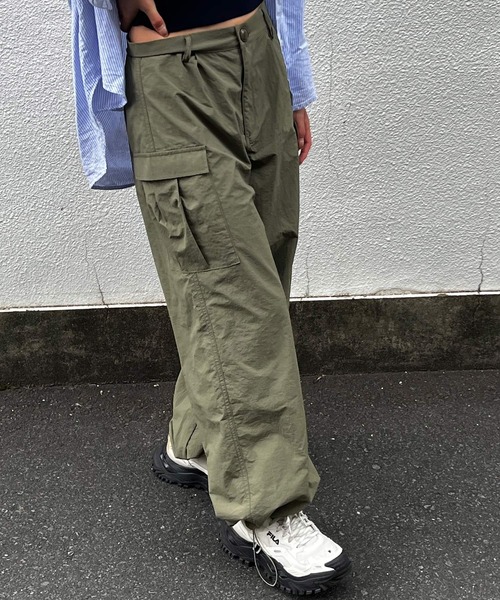 HALEY PESCA（ヘーリーペスカ）の「HALEY PESCA/ルーズシルエット ハイウエストパラシュートパンツ（カーゴパンツ・レディース・アイボリー/ブラック/カーキ・MEDIUM）」の17枚目の写真