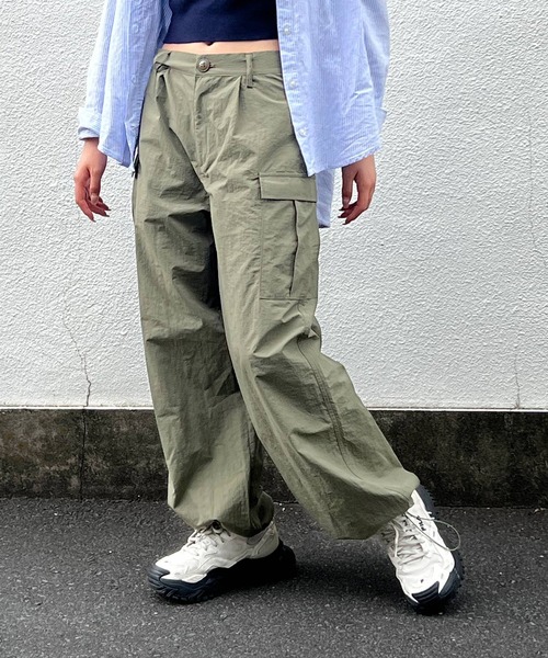 HALEY PESCA（ヘーリーペスカ）の「HALEY PESCA/ルーズシルエット ハイウエストパラシュートパンツ（カーゴパンツ・レディース・アイボリー/ブラック/カーキ・MEDIUM）」の18枚目の写真