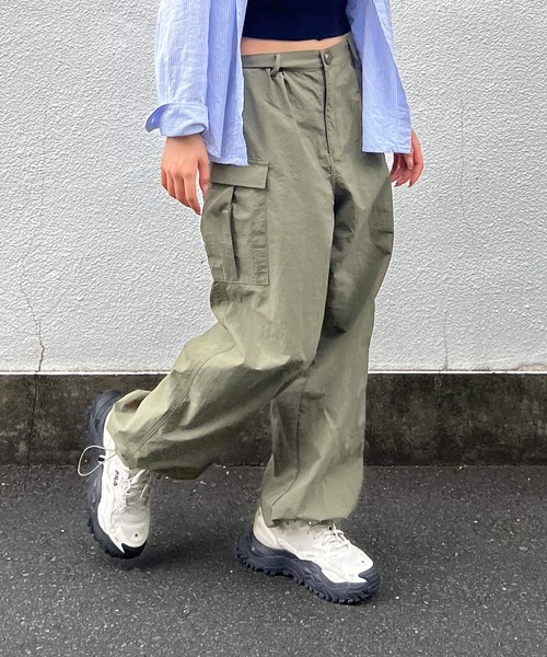 HALEY PESCA（ヘーリーペスカ）の「HALEY PESCA/ルーズシルエット ハイウエストパラシュートパンツ（カーゴパンツ・レディース・アイボリー/ブラック/カーキ・MEDIUM）」の21枚目の写真