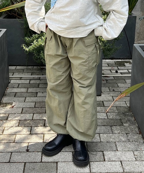 HALEY PESCA（ヘーリーペスカ）の「HALEY PESCA/ルーズシルエット ハイウエストパラシュートパンツ（カーゴパンツ・レディース・アイボリー/ブラック/カーキ・MEDIUM）」の22枚目の写真