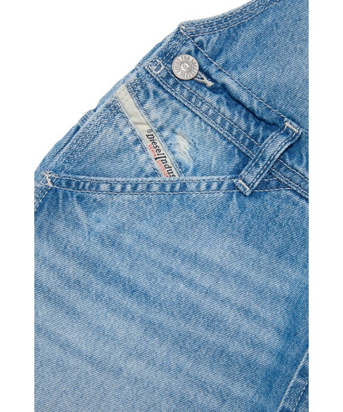 DIESEL(ディーゼル)の「キッズ デニム ショートサロペット(サロペット/オーバーオール・キッズ・インディゴブルー・4Y/14Y/8Y/12Y/6Y/10Y)」の2枚目の写真