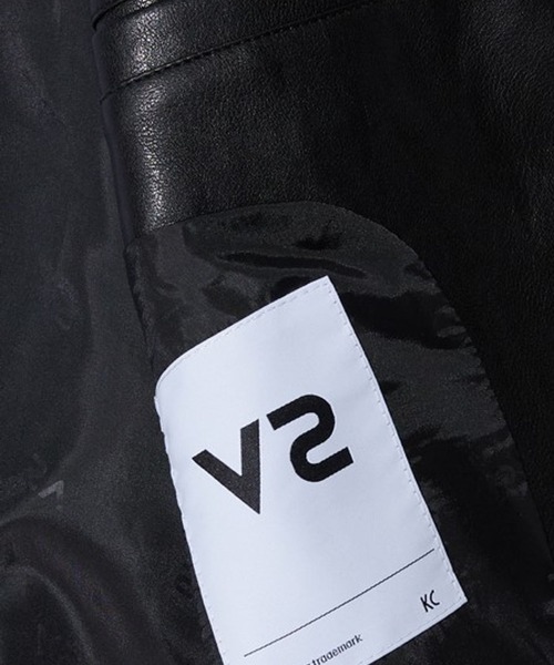 V2（ブイツー）の「【UNISEX】V2／8008シングルビーガンレザージャケット 2191888（ライダースジャケット・メンズ・ブラック・MEDIUM/LARGE）」の4枚目の写真