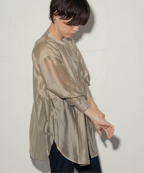 ottilie(オティーリエ)の「ottilie シアーオーバーシャツ(シャツ/ブラウス・レディース・アイボリー/グレイッシュベージュ/ブラック/サックスブルー・FREE)」の3枚目の写真