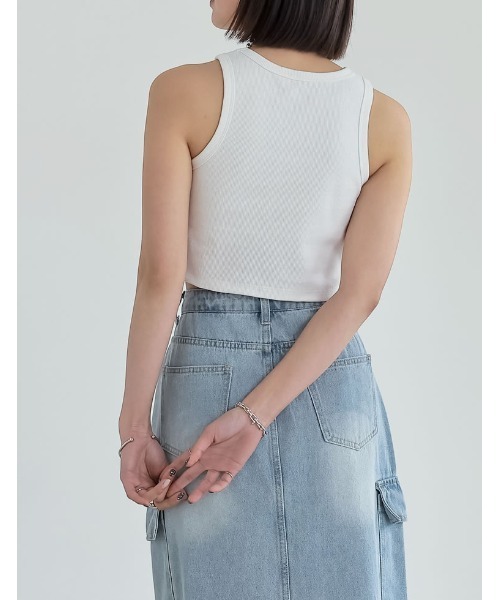 Re:EDIT（リエディ）の「コットンリブカップ付きアメスリショート丈タンクトップ[返品交換不可]（タンクトップ・レディース・ベージュ/モカ/オフホワイト/ブラック/チャコールグレー・MEDIUM/LARGE）」の15枚目の写真