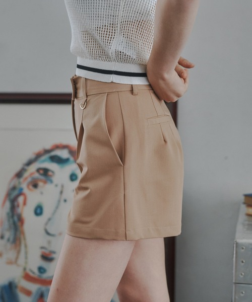 【2024AW】チャーム付タックショートパンツ Chico ブラウン系その他2 ハイウエストタックショートパンツ(その他パンツ)|JUST A