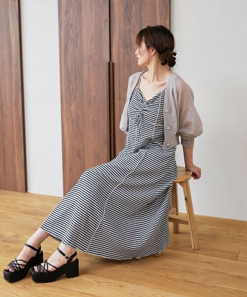 MAJESTIC LEGON(マジェスティックレゴン)の「シアーショートカーディガン(カーディガン/ボレロ・レディース・ブラック/オレンジ/アイボリー/レッド/ライトグレー・MEDIUM)」の4枚目の写真