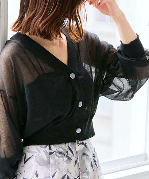 MAJESTIC LEGON(マジェスティックレゴン)の「シアーショートカーディガン(カーディガン/ボレロ・レディース・ブラック/オレンジ/アイボリー/レッド/ライトグレー・MEDIUM)」の3枚目の写真