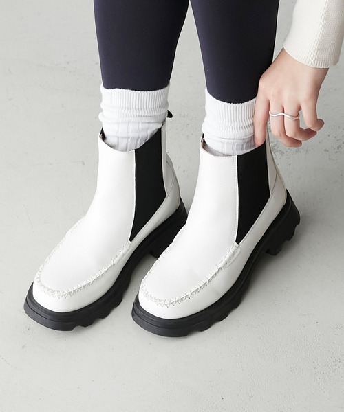 BONLECILL(ボンルシール)の「ステッチデザイン サイドゴアブーツ(ブーツ・レディース・ブラック/ブラウン/アイボリー・XL/L/M/S)」の2枚目の写真