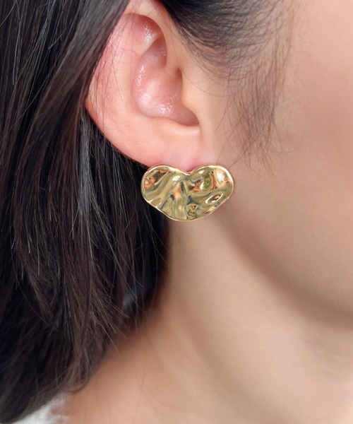 iso(イソ)の「ニュアンスメタルハートピアス(ピアス(両耳用)・レディース・ゴールド/シルバー・FREE)」の11枚目の写真