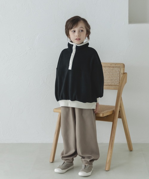 pairmanon(ペアマノン)の「【かぞくおそろい】マイクロフリース 配色 ハーフボタン プルオーバー(その他トップス・キッズ・グレイッシュベージュ/ブラック/イエロー・130/100/150/120/90/140/110)」の5枚目の写真