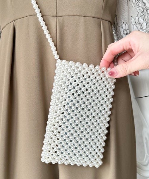 ketty（ケティ）の「パールスマホショルダーポーチ（ショルダーバッグ・レディース・オフホワイト・FREE）」の3枚目の写真