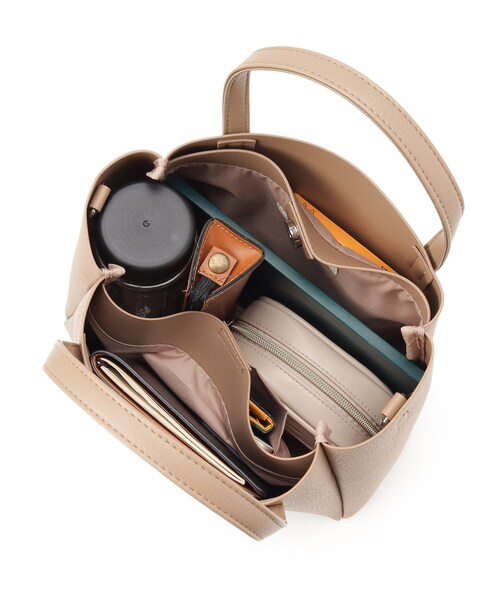 SHOO・LA・RUE（シューラルー）の「◆【通勤/セレモニー/2WAY】一枚革風ミドルトートバッグ（トートバッグ・レディース・グレー系4/ブラック/ブラウン系・00）」の12枚目の写真