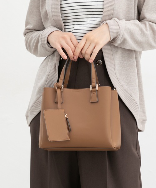 Honeys(ハニーズ)の「軽量両あおりハンドバッグ(ハンドバッグ・レディース・ライトベージュ/ブルーグレー/アイボリー/ブラック/スモークピンク/グレー/ブラウン・FREE)」の5枚目の写真