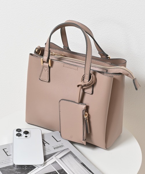 Honeys(ハニーズ)の「軽量両あおりハンドバッグ(ハンドバッグ・レディース・ライトベージュ/ブルーグレー/アイボリー/ブラック/スモークピンク/グレー/ブラウン・FREE)」の7枚目の写真