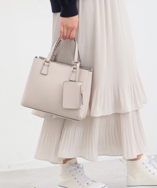 Honeys(ハニーズ)の「軽量両あおりハンドバッグ(ハンドバッグ・レディース・ライトベージュ/ブルーグレー/アイボリー/ブラック/スモークピンク/グレー/ブラウン・FREE)」の6枚目の写真