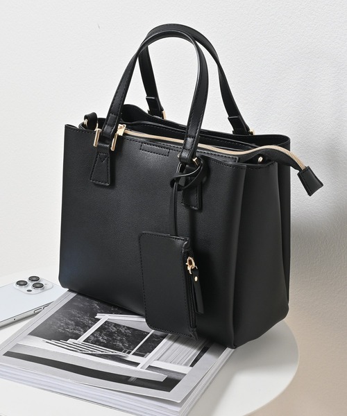 Honeys(ハニーズ)の「軽量両あおりハンドバッグ(ハンドバッグ・レディース・ライトベージュ/ブルーグレー/アイボリー/ブラック/スモークピンク/グレー/ブラウン・FREE)」の3枚目の写真