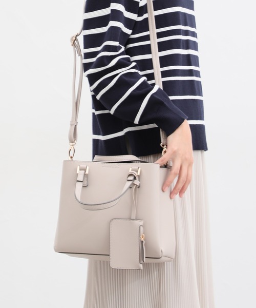 Honeys(ハニーズ)の「軽量両あおりハンドバッグ(ハンドバッグ・レディース・ライトベージュ/ブルーグレー/アイボリー/ブラック/スモークピンク/グレー/ブラウン・FREE)」の11枚目の写真