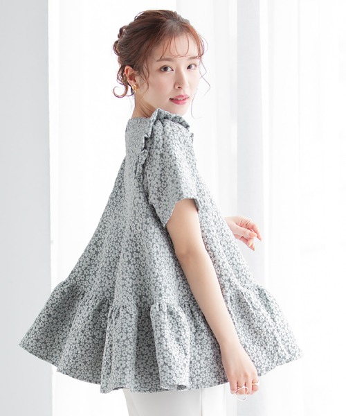 Fit more（フィットモア）の「フラワージャガードティアードトップス【ZOZO限定商品】（シャツ/ブラウス・レディース・ホワイト/ピンク/ベージュ/ブルー/ブラック・FREE）」の7枚目の写真