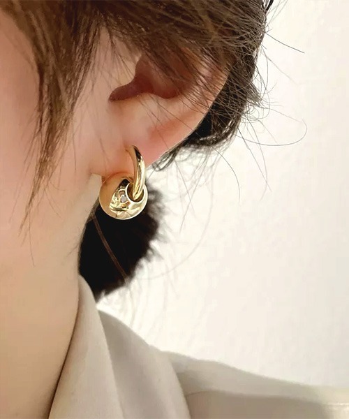 VIBGYOR Women(ヴィブジョー ウィメン)の「【resonance】2way メタルボール付き フープピアス(ピアス(両耳用)・レディース・ゴールド/シルバー・FREE)」の2枚目の写真
