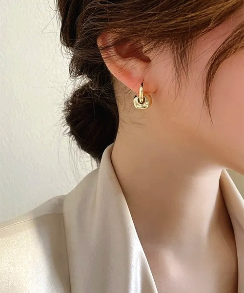VIBGYOR Women(ヴィブジョー ウィメン)の「【resonance】2way メタルボール付き フープピアス(ピアス(両耳用)・レディース・ゴールド/シルバー・FREE)」の4枚目の写真