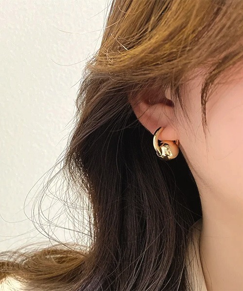 VIBGYOR Women(ヴィブジョー ウィメン)の「【resonance】2way メタルボール付き フープピアス(ピアス(両耳用)・レディース・ゴールド/シルバー・FREE)」の5枚目の写真