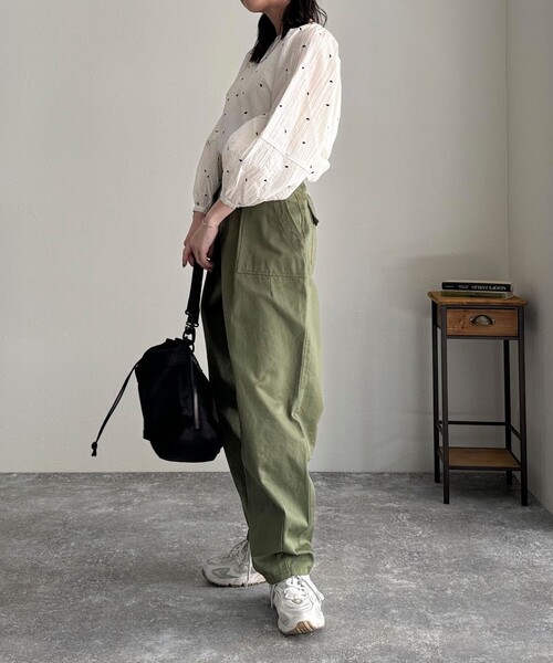 fredy emue（フレディエミュ）の「ハート刺繍袖ボリュームブラウス（シャツ/ブラウス・レディース・ホワイト系その他/パープル系その他/ブルー系その他/ブラック系その他・38）」の6枚目の写真