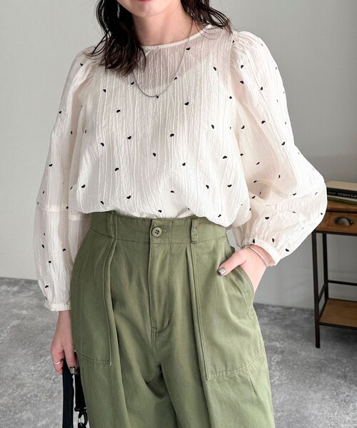 fredy emue（フレディエミュ）の「ハート刺繍袖ボリュームブラウス（シャツ/ブラウス・レディース・ホワイト系その他/パープル系その他/ブルー系その他/ブラック系その他・38）」の10枚目の写真