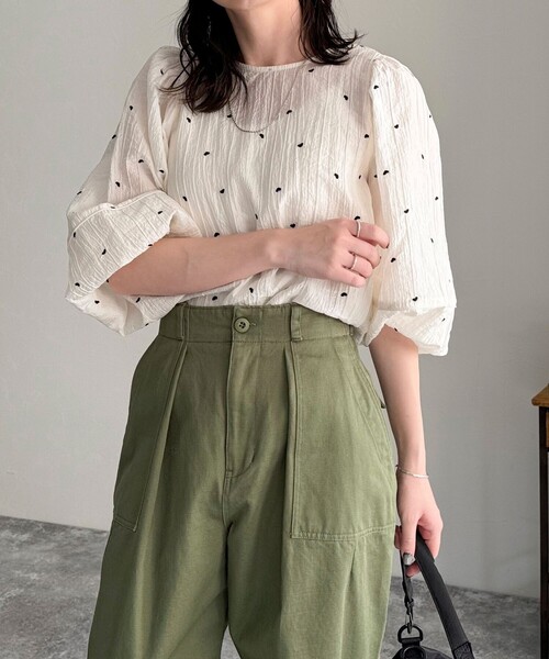 fredy emue（フレディエミュ）の「ハート刺繍袖ボリュームブラウス（シャツ/ブラウス・レディース・ホワイト系その他/パープル系その他/ブルー系その他/ブラック系その他・38）」の15枚目の写真