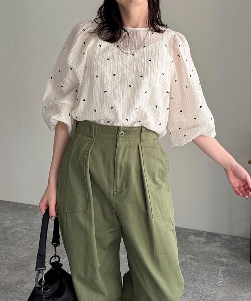 fredy emue（フレディエミュ）の「ハート刺繍袖ボリュームブラウス（シャツ/ブラウス・レディース・ホワイト系その他/パープル系その他/ブルー系その他/ブラック系その他・38）」の16枚目の写真