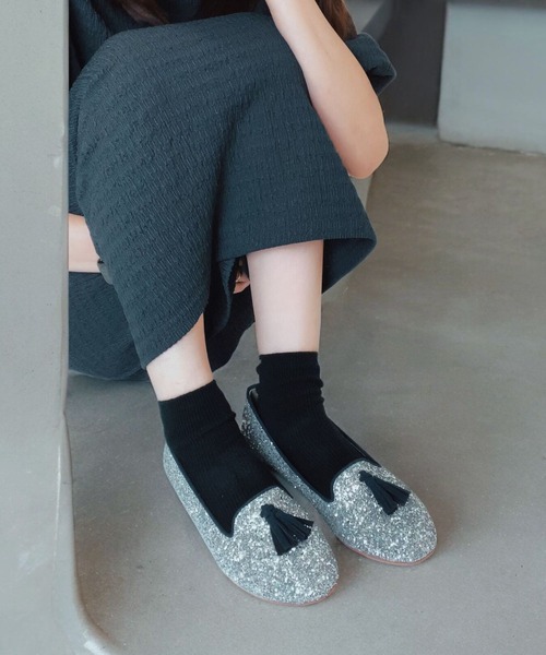 Sugar Sugar(シュガーシュガー)の「【SUGAR SUGAR】タッセル グリッター フラットシューズ(5859)(バレエシューズ・レディース・ブラック/シルバー/ゴールド・S/M/L/LL)」の1枚目の写真