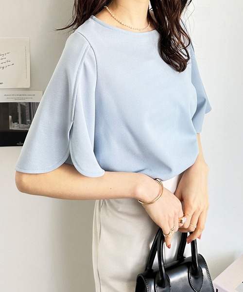 夏にぴったり！ひんやりスリット入りフレアースリーブＴブラウス