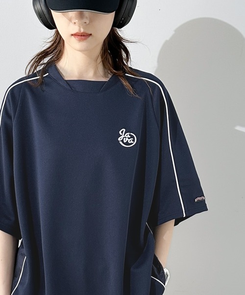 Java(ジャバ)の「《Javaジャバコラボ》シンプルなのに格上げ。ライン入り胸刺繍サッカーTシャツ(Tシャツ/カットソー・レディース・ブラック/グレイッシュベージュ/ネイビー・MEDIUM/LARGE/X-LARGE)」の7枚目の写真