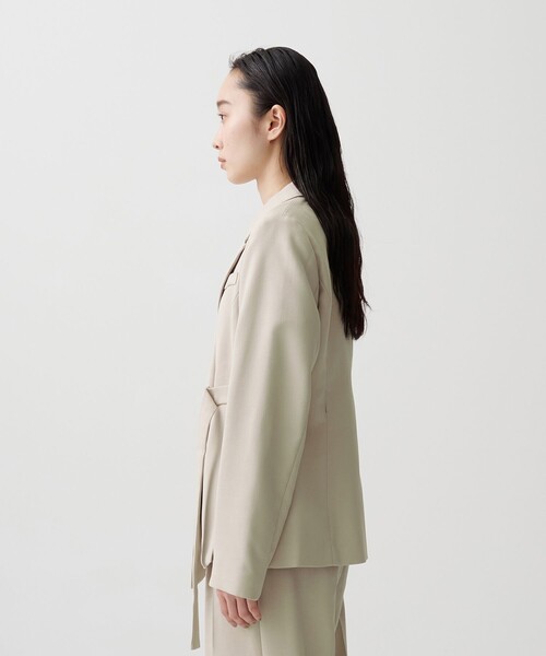 UNITED TOKYO（ユナイテッドトウキョウ）の「ファンクションリネンライクダブルジャケット｜セットアップ可/防シワ/吸水速乾/接触冷感/UVカット（セットアップ・レディース・ベージュ/ネイビー・1/2）」の7枚目の写真