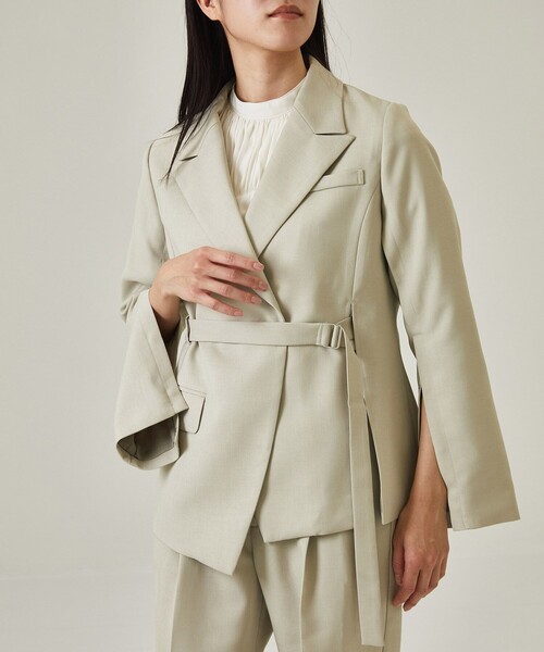 UNITED TOKYO（ユナイテッドトウキョウ）の「ファンクションリネンライクダブルジャケット｜セットアップ可/防シワ/吸水速乾/接触冷感/UVカット（セットアップ・レディース・ベージュ/ネイビー・1/2）」の10枚目の写真