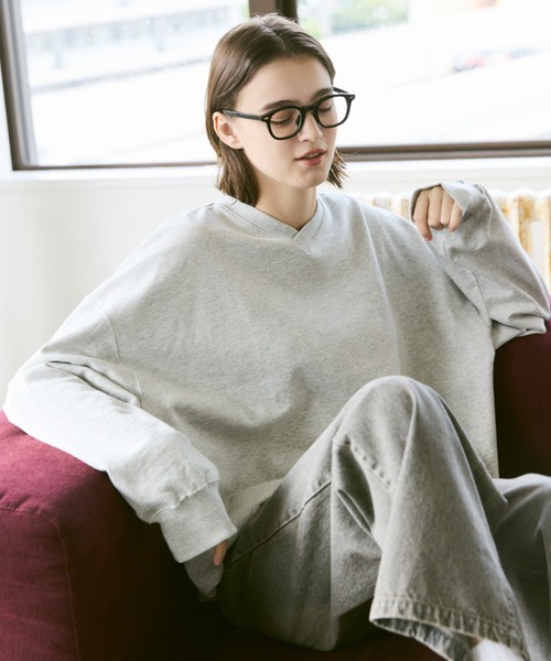 flaner(フラネ)の「Loose V neck sweat / ルーズVネックスウェット(スウェット・レディース・グレー/ブラック/ブルー・LARGE/MEDIUM/SMALL)」の4枚目の写真
