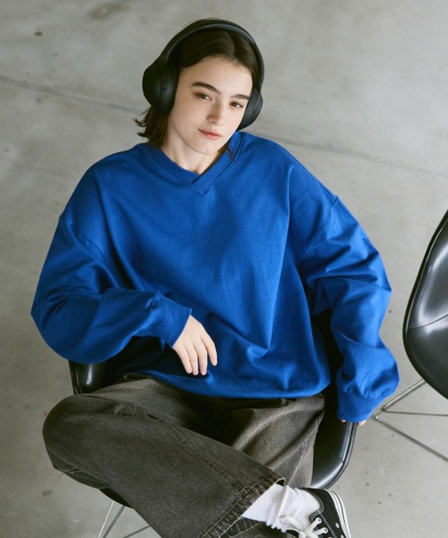 flaner(フラネ)の「Loose V neck sweat / ルーズVネックスウェット(スウェット・レディース・グレー/ブラック/ブルー・LARGE/MEDIUM/SMALL)」の13枚目の写真