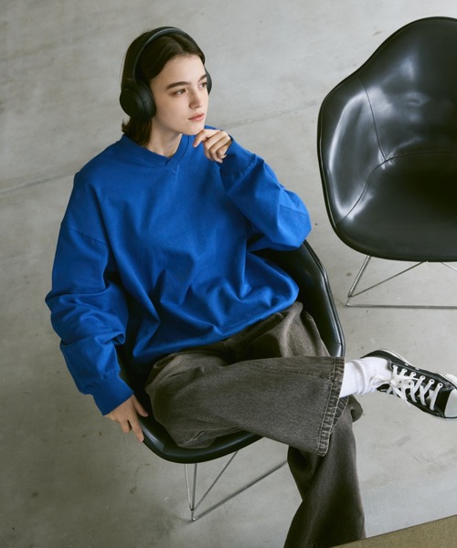 flaner(フラネ)の「Loose V neck sweat / ルーズVネックスウェット(スウェット・レディース・グレー/ブラック/ブルー・LARGE/MEDIUM/SMALL)」の14枚目の写真