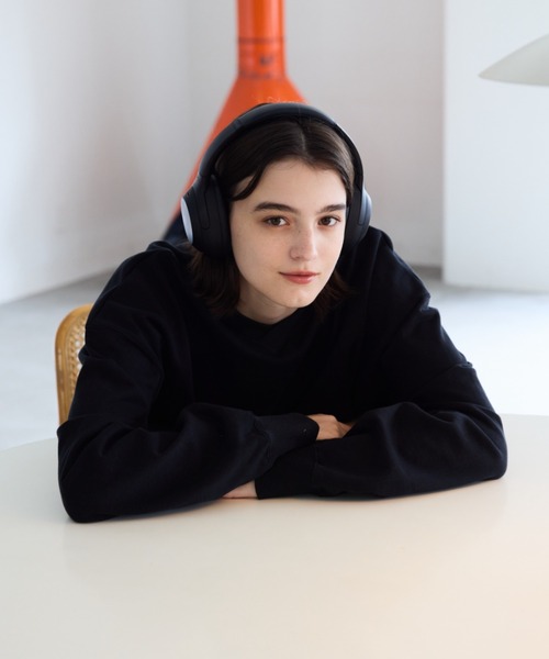 flaner(フラネ)の「Loose V neck sweat / ルーズVネックスウェット(スウェット・レディース・グレー/ブラック/ブルー・LARGE/MEDIUM/SMALL)」の11枚目の写真