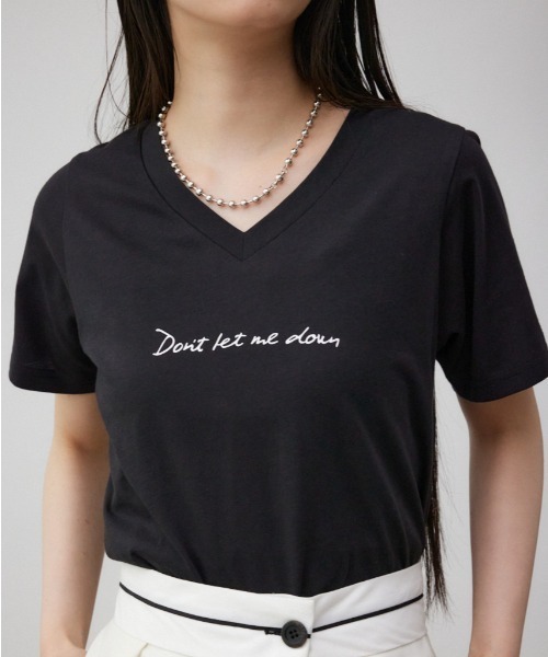 AZUL by moussy(アズールバイマウジー)の「フロントメッセージロゴTシャツ(Tシャツ/カットソー・レディース・ブラック/ホワイト/オレンジ/グレー/ライトベージュ・SMALL/MEDIUM)」の1枚目の写真