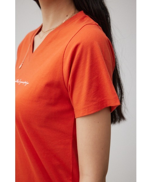 AZUL by moussy(アズールバイマウジー)の「フロントメッセージロゴTシャツ(Tシャツ/カットソー・レディース・ブラック/ホワイト/オレンジ/グレー/ライトベージュ・SMALL/MEDIUM)」の18枚目の写真