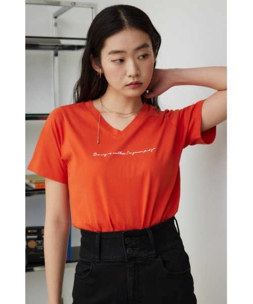 AZUL by moussy(アズールバイマウジー)の「フロントメッセージロゴTシャツ(Tシャツ/カットソー・レディース・ブラック/ホワイト/オレンジ/グレー/ライトベージュ・SMALL/MEDIUM)」の11枚目の写真