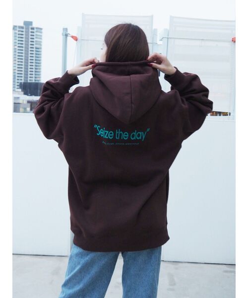 EVRIS（エヴリス）の「バックロゴBIGフーディー（パーカー・レディース・ホワイト/ブラウン/グレー/レッド/ブラック・FREE）」の4枚目の写真