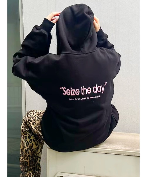 EVRIS（エヴリス）の「バックロゴBIGフーディー（パーカー・レディース・ホワイト/ブラウン/グレー/レッド/ブラック・FREE）」の2枚目の写真