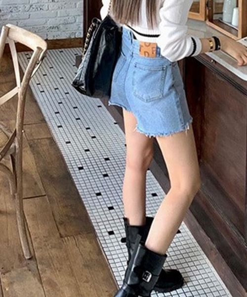 LYEON（リヨン）の「アシメウエストデニムショートパンツ（デニムパンツ・レディース・ブルー・LARGE/MEDIUM/SMALL）」の6枚目の写真