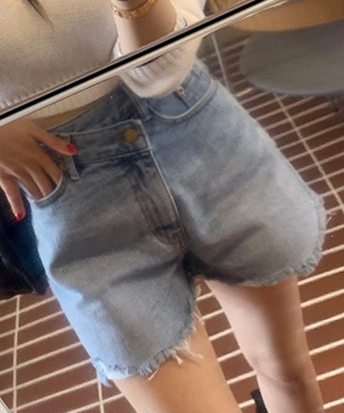 LYEON（リヨン）の「アシメウエストデニムショートパンツ（デニムパンツ・レディース・ブルー・LARGE/MEDIUM/SMALL）」の16枚目の写真