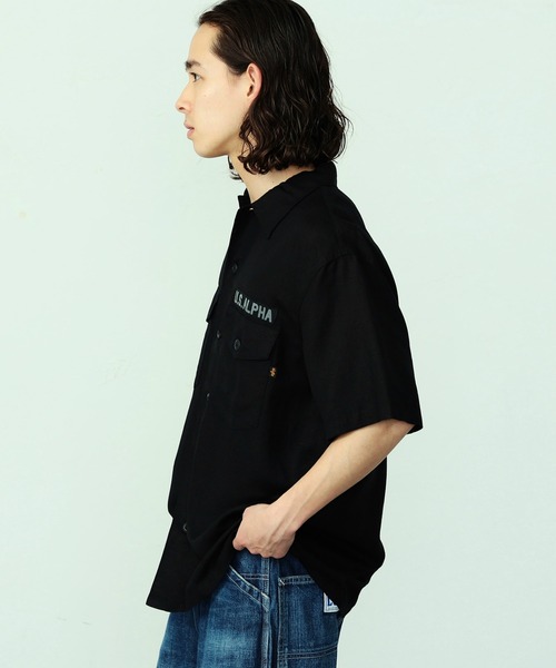 ※ALPHA（アルファ）の「ユーティリティリネンシャツ / スーベニア刺繍 半袖（SOUVENIR）（シャツ/ブラウス・メンズ・ブラック/オリーブ・LARGE/MEDIUM/X-LARGE）」の3枚目の写真